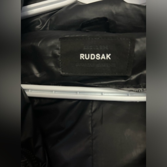 Barely worn down filled winter coat. Faux fur lining around the hood. - Picture 4 of 4